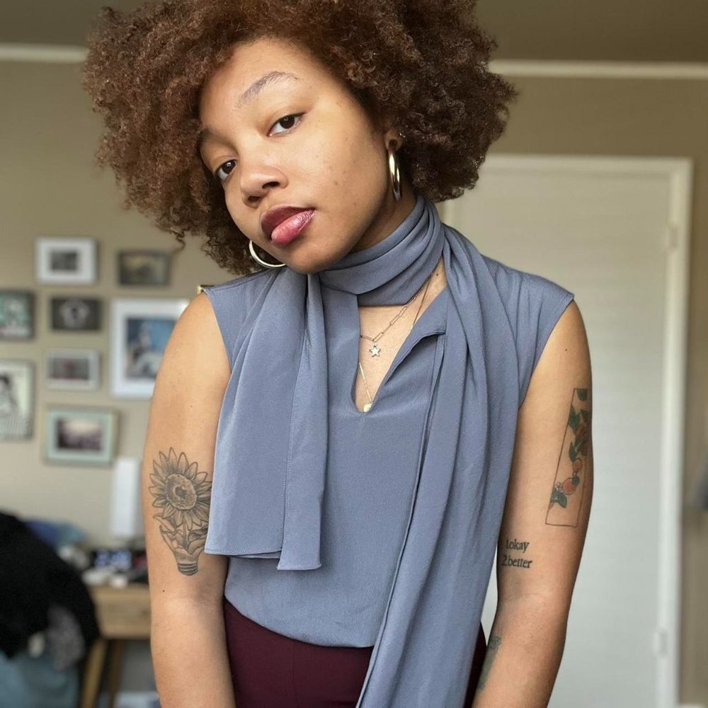 VINTAGE DESIGNER BLUE SILK SCARF BLOUSE